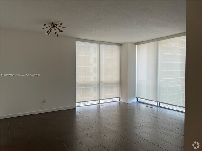 Building Photo - 1060 Brickell Ave Unit 2917 Rental