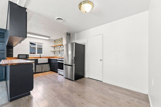 Photo - 6285 Edgewood Way