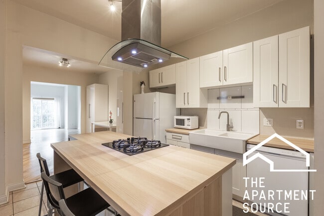Building Photo - 2554 W Cortland St Unit 1 Rental