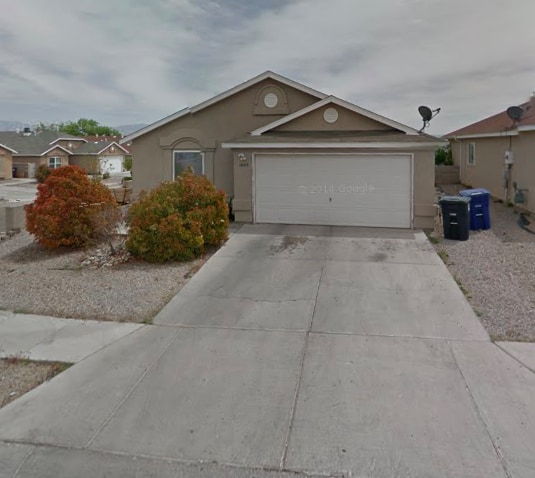 Cute home with large back yard - Cute home with large back yard