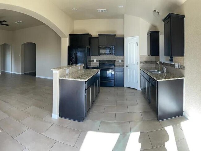 604 W Vega Ln