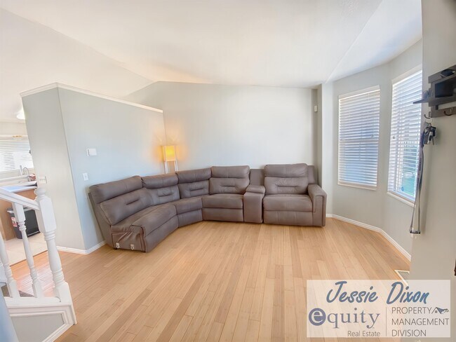 Photo - 2014 Jenny Ln.