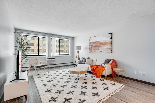 Building Photo - Fine Living at Aquila Park & Royal Park