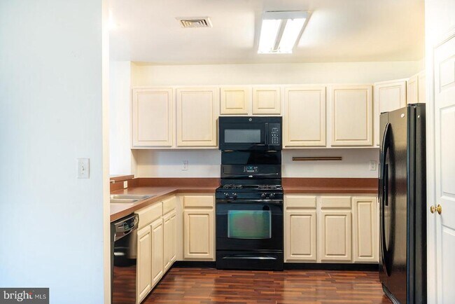 Photo - 112 Hawk Ct