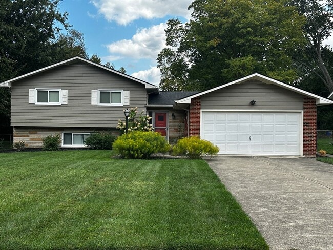 Building Photo - North Olmsted -4/5 Bedroom 2 1/2 bath larg... Rental