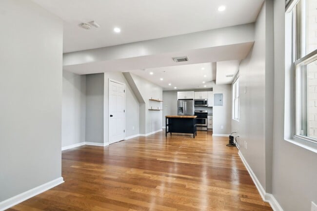Building Photo - Available Now! 2 Level, 2 Bedroom Condo in... Unit 6