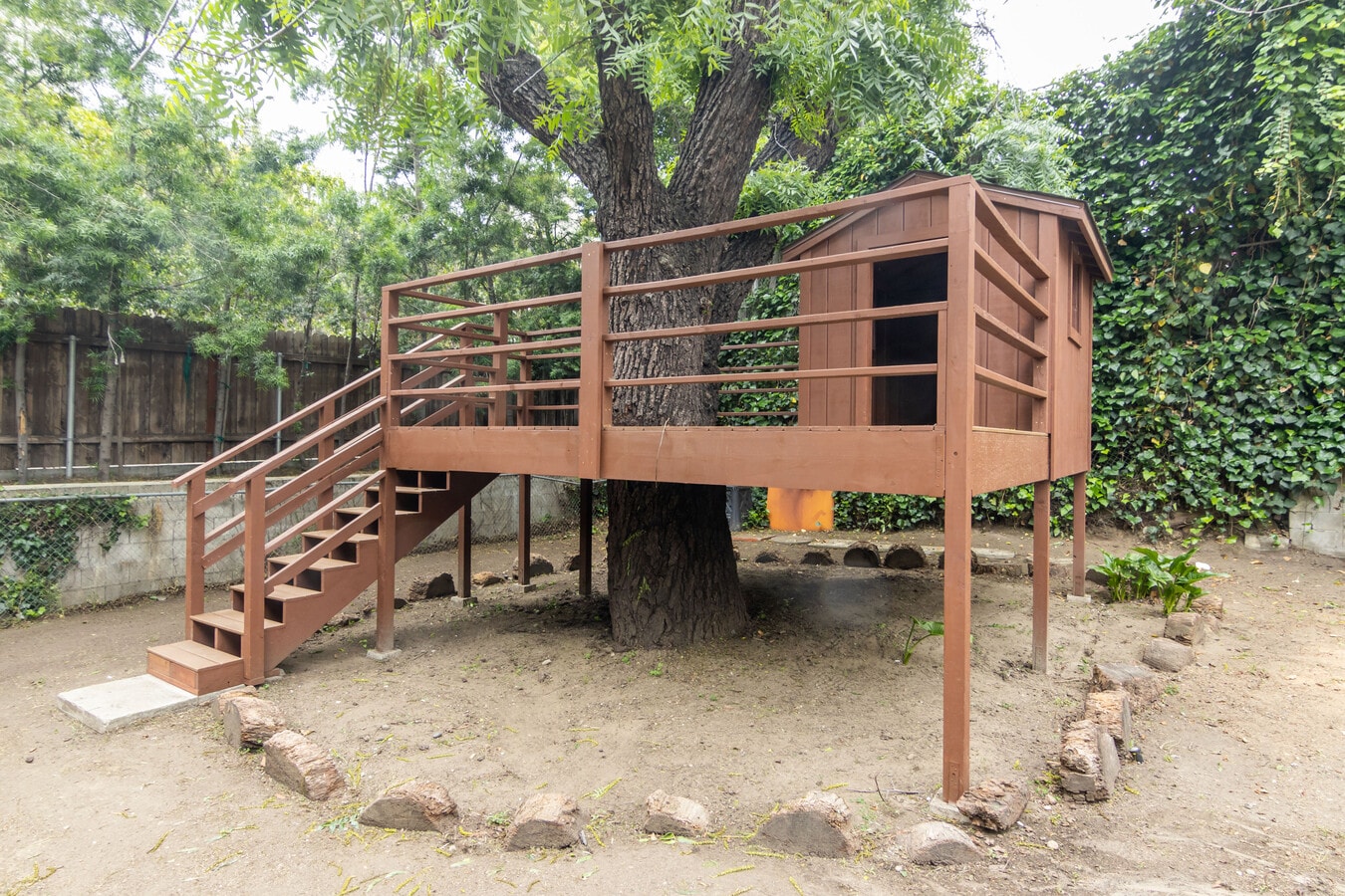 treehouse! - 5326 Leghorn Ave