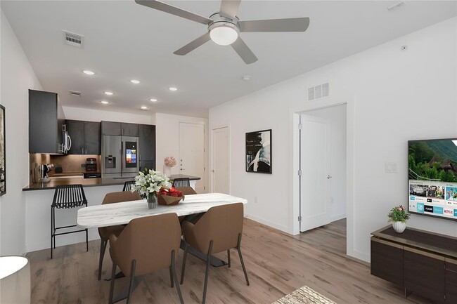 Building Photo - 4801 Springdale Rd Unit 1306