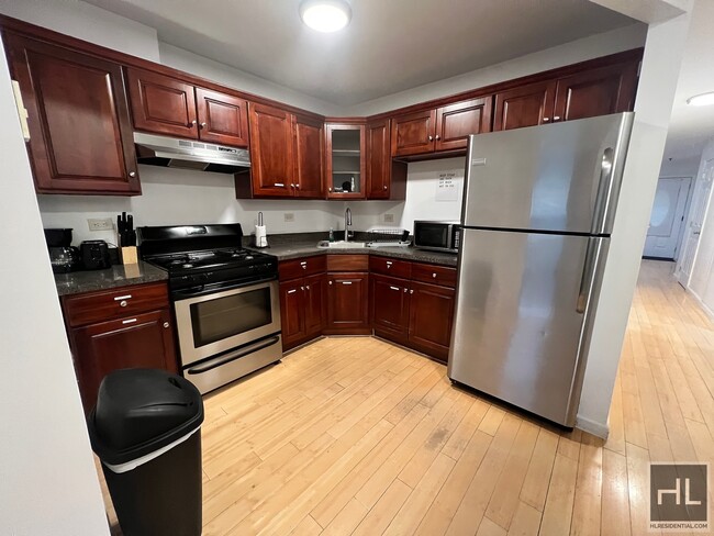 ELDER AVENUE - ELDER AVENUE Apartment Unit B