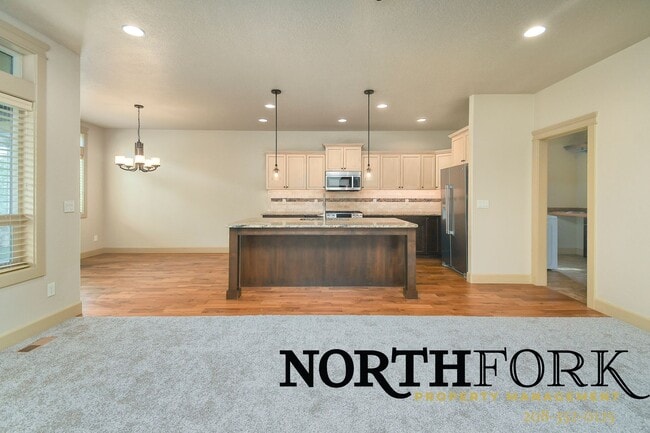 Photo - Desirable Star Home Coupled with Convenience