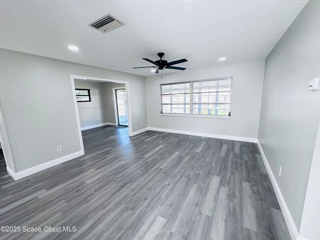 Photo - 1076 Hermosa Dr