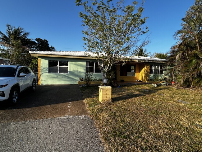 Photo - 381 NW 45th St