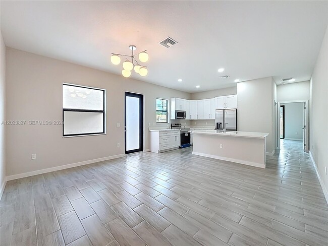 Building Photo - 410 NW 41st St Unit 410