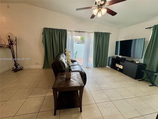 Photo - 5534 Lakewood Cir S