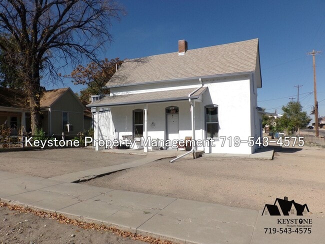 Building Photo - ALL UTILITIES INCLUDED! Upstairs - 1 Bed/1 Bath Apartment with $375 Off Move In Special! $750/$750 Unit 4