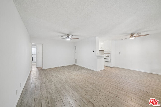 Photo - 1520 Hayworth Ave Unidad 3