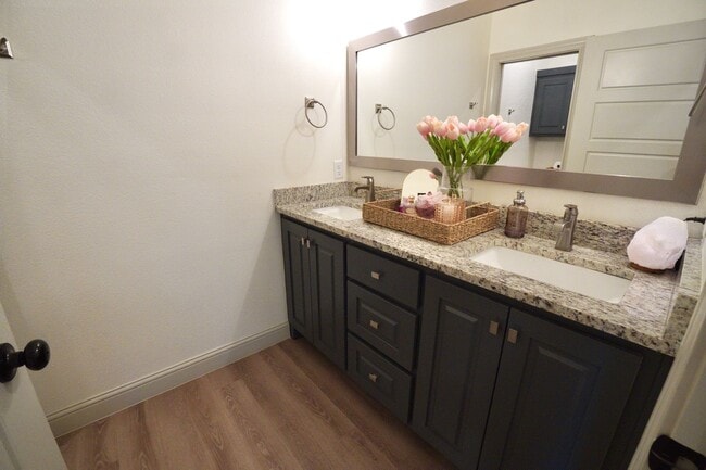Photo - 4 Bedroom 2 bath in Hatton Place!