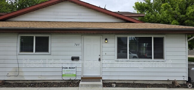 Building Photo - 705 White Cloud Dr Rental