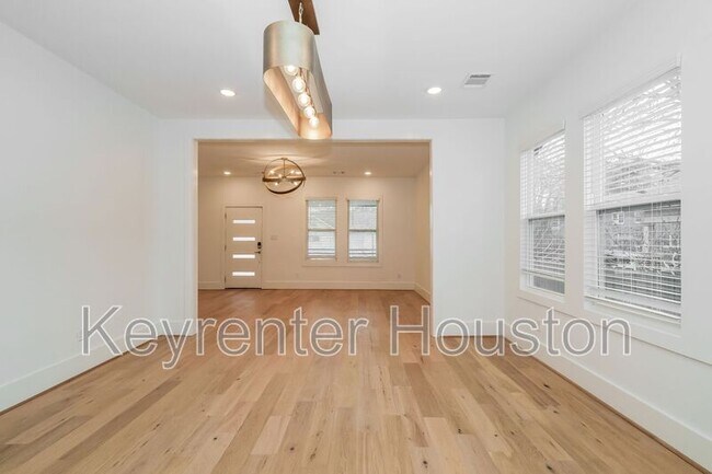 Photo - 231 Grace St