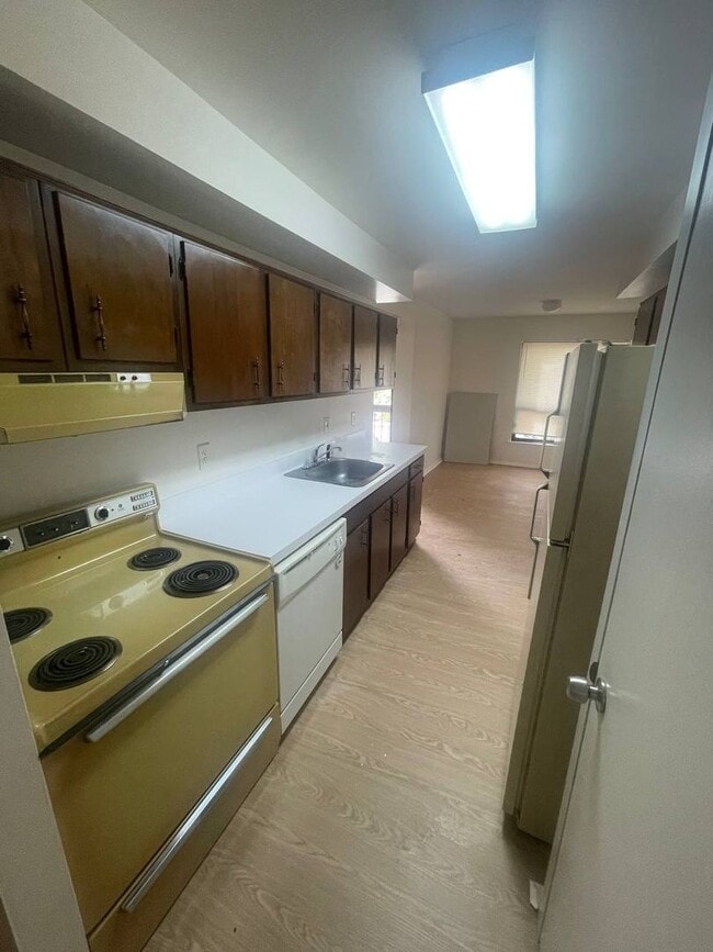 Photo - Conveniently Located Gaithersburg 3 Bed/2 Bath Condo, Just Minutes away from I-270 and Shopping!