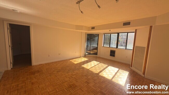 Photo - 156 Kelton St Unit 6