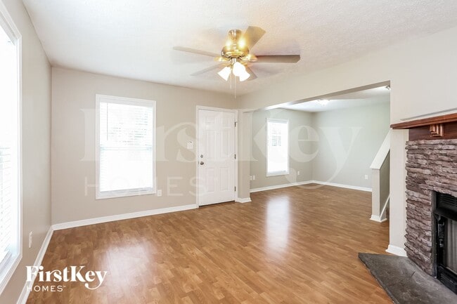 Photo - 1241 Clock St