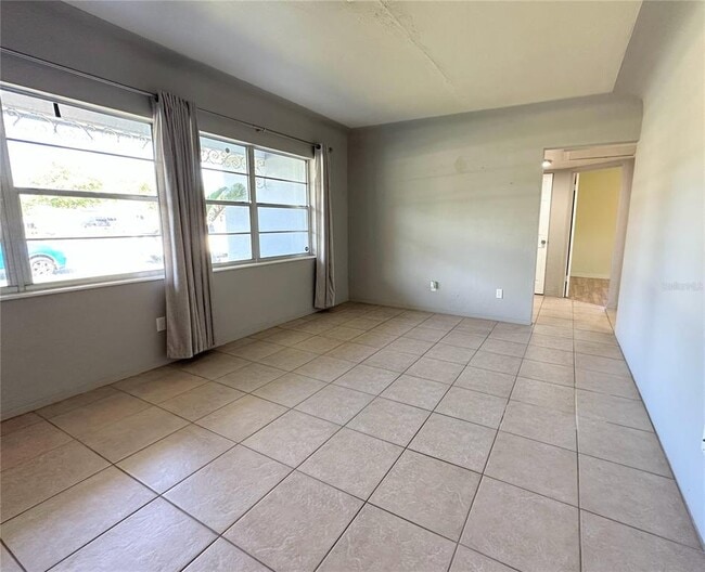 Photo - 1738 Tyrone Blvd N