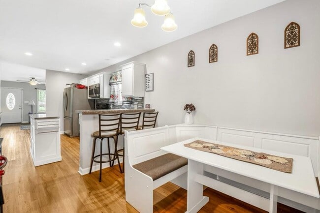 Photo - 397 W McGlothlin St