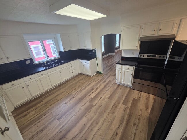 Building Photo - 606 N 60th Ave W Unit Lower