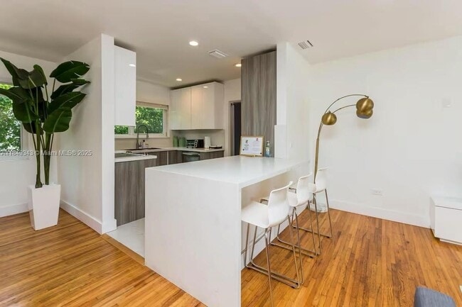 Photo - 962 SW 6th Ave