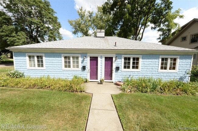 Photo - 280 Hutton St