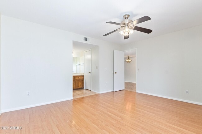 Building Photo - 1927 E Hampton Ave Unit 232