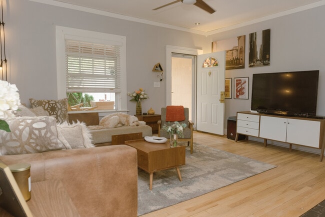 Photo - 1707 W 43rd St