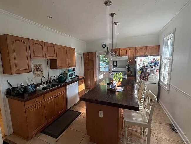 Kitchen - 4105 Whitman Ave