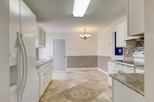 Photo - Two Story Home With Fireplace and Basement In Marymont