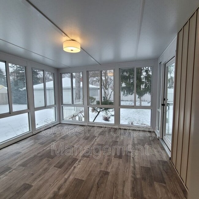 Photo - 2220 Monroe Ave NW