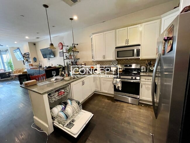 Building Photo - 23 Hillside St Unit 1