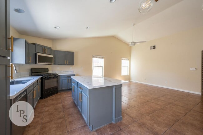 Photo - Fresno South East Home, 3BR/2BA, Built 200...