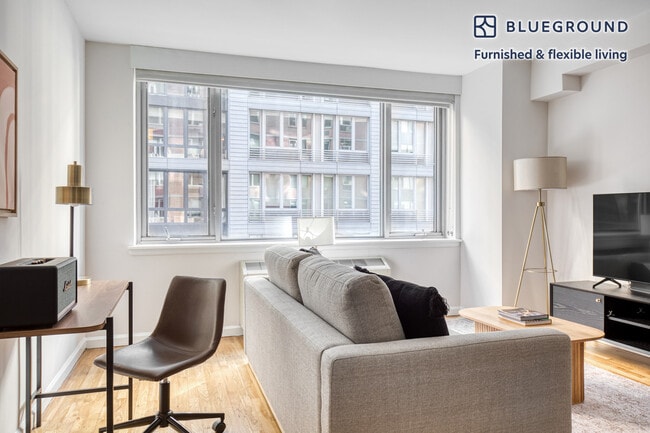 Photo - 120 W 21st St Unidad FL4-ID677