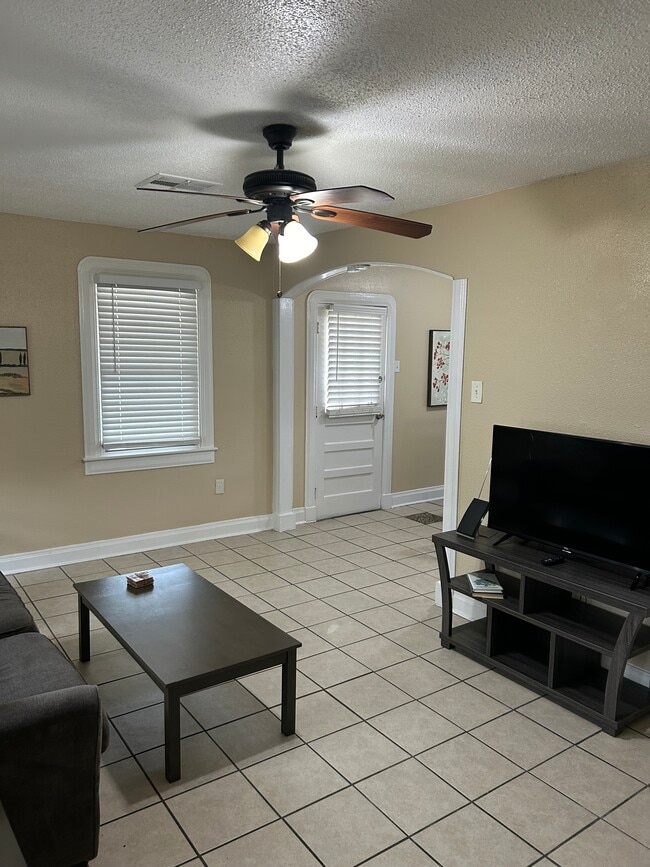 Photo - 705 Francis St