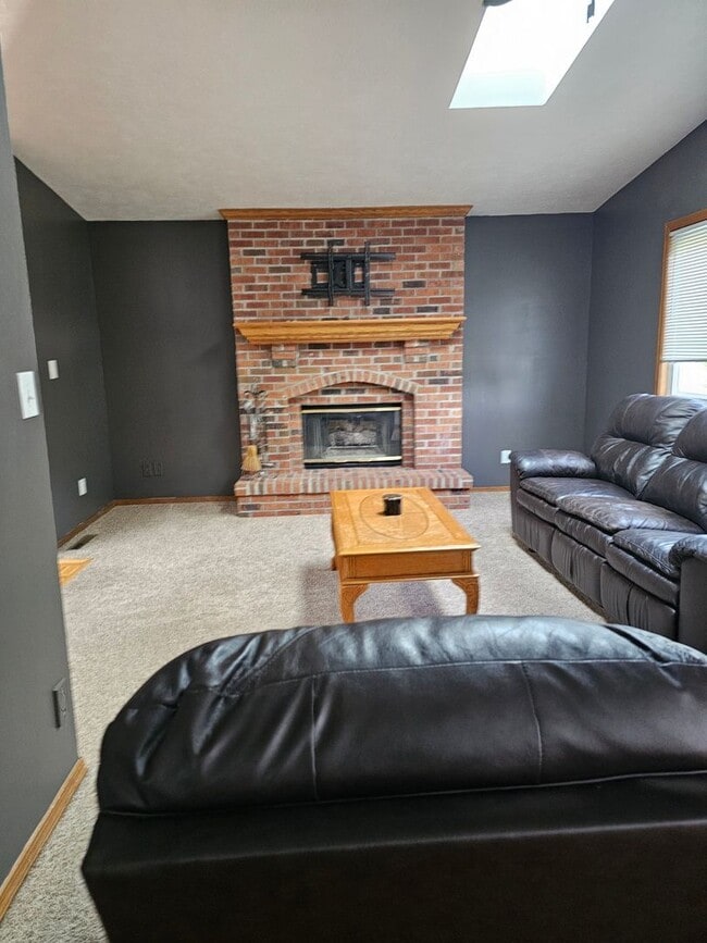 Photo - 704 Lawrence Way