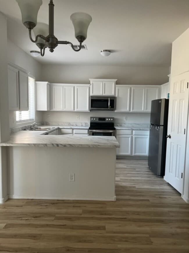 Photo - POWER/RAY 4 BEDROOM IN GATEWAY VILLAGE IN GILBERT!