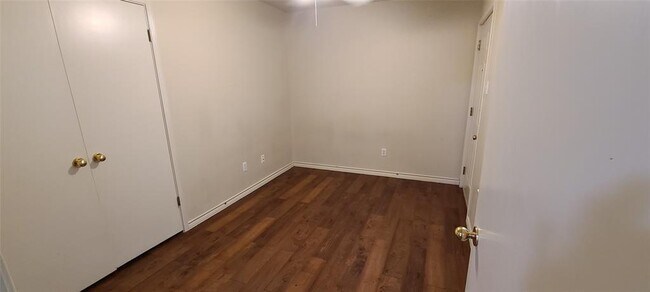 Photo - 1907 Robbins Pl Unidad 204