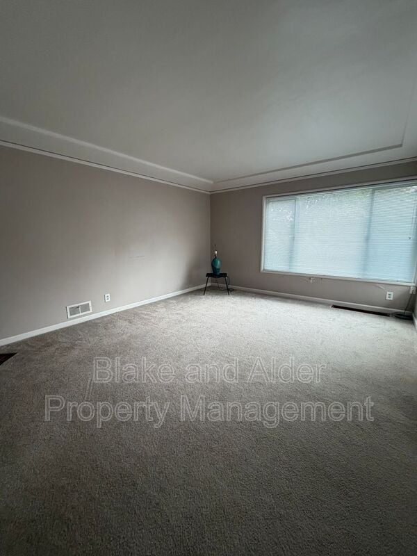 Photo - 7303 SE Madison St