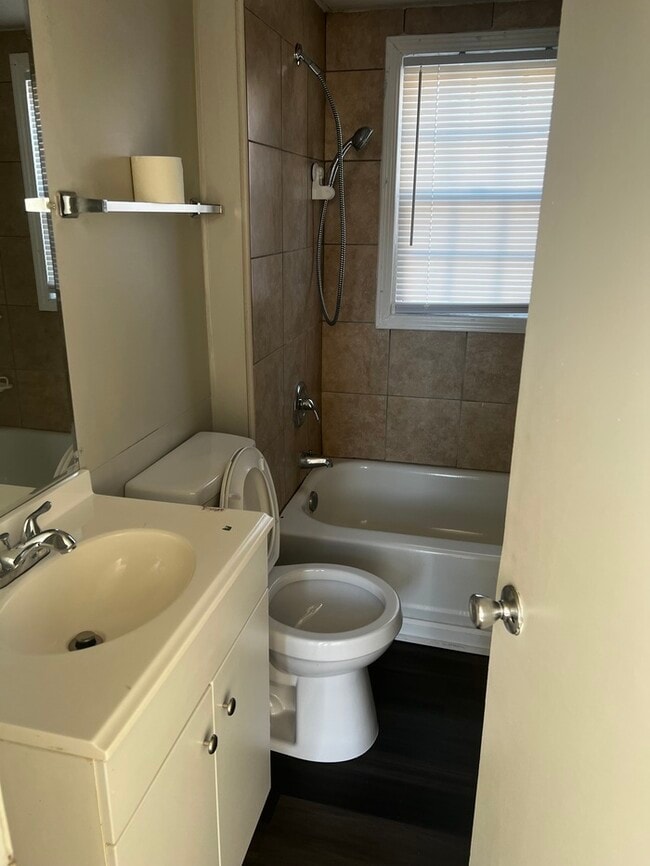 Photo - 401 W 22nd St