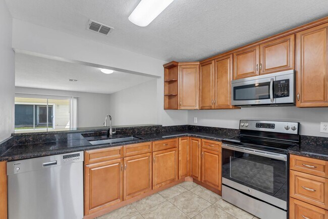 Photo - Beautiful 2/2.5 Townhome Near Downtown and...