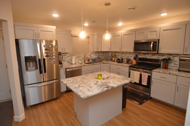 Photo - Gorgeous Townhome for Rent, Thames Ct., 4 ...