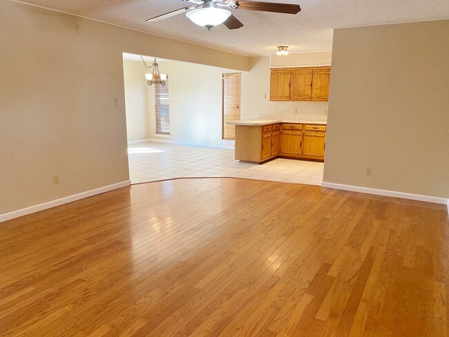 Photo - Adorable and Freshly painted Edgecliff Village 3 Bed 2 Bath!!