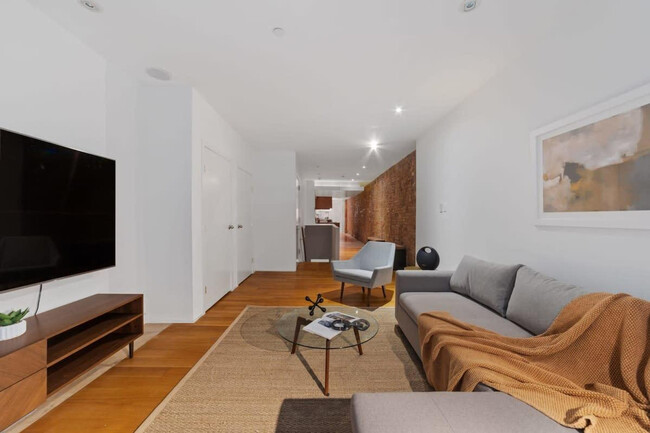 Building Photo - 5 E 13th St Rental