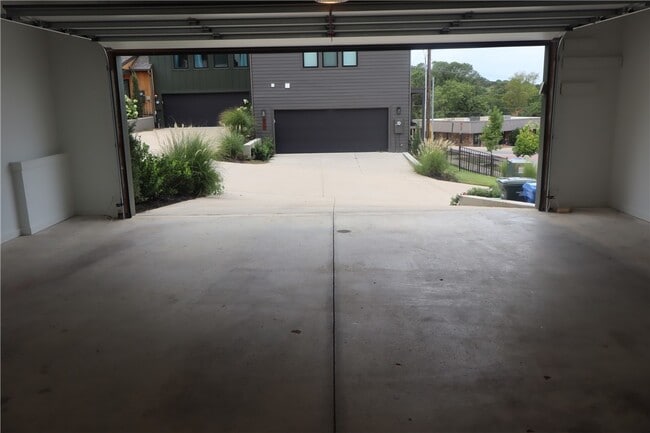 2085 E Roe Ter